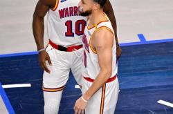 开云体育下载-勇士队大胜骑士队，正走上领奖台