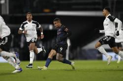 开云体育下载-狼队客场挫败富勒姆，追赶积分领先