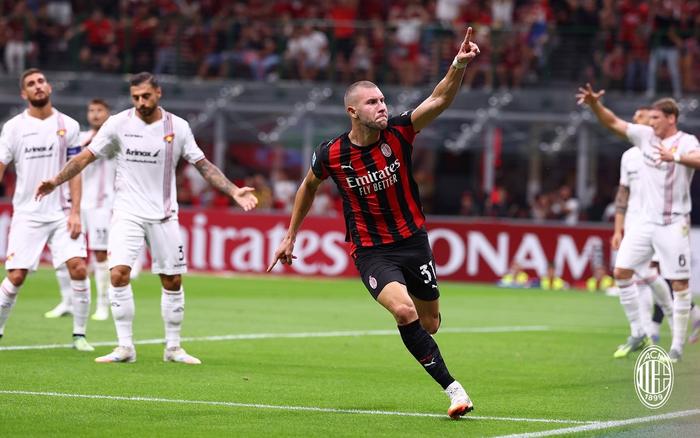 AC米兰主场告负,连败之痛加重 AC米兰主场告负,连败之痛加重