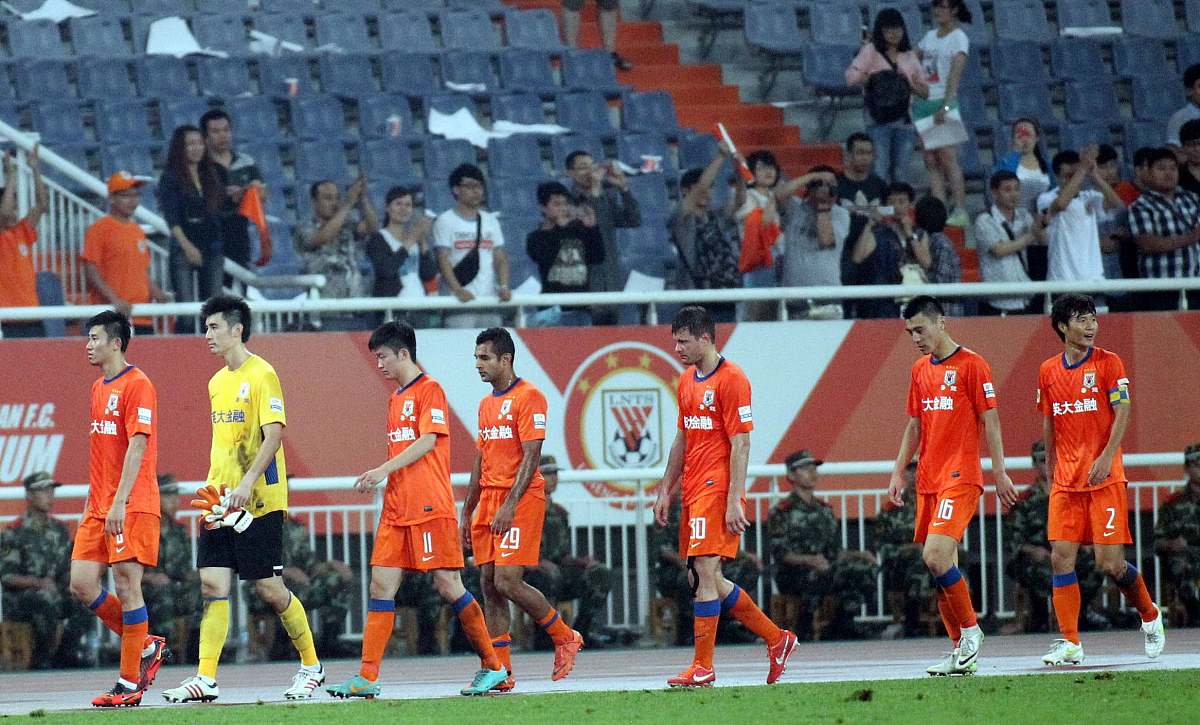 波鸿队教练因球队失利被批评,下课传闻四起 波鸿队教练因球队失利被批评,下课传闻四起