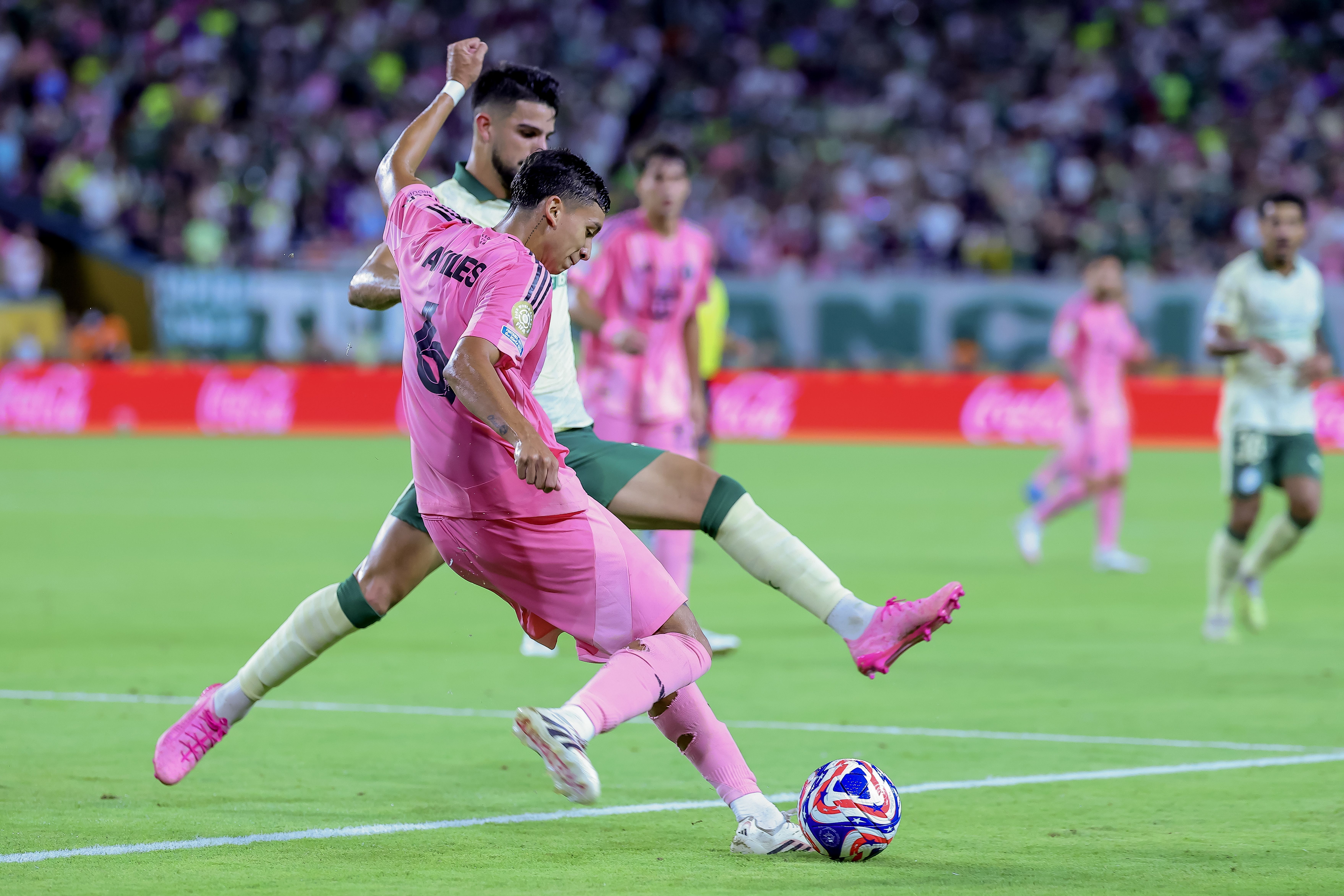 足球界广受欢迎赛事不容错过的简单介绍