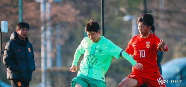 狼堡锋线实力强劲,引领球队奋起 狼堡锋线实力强劲,引领球队奋起