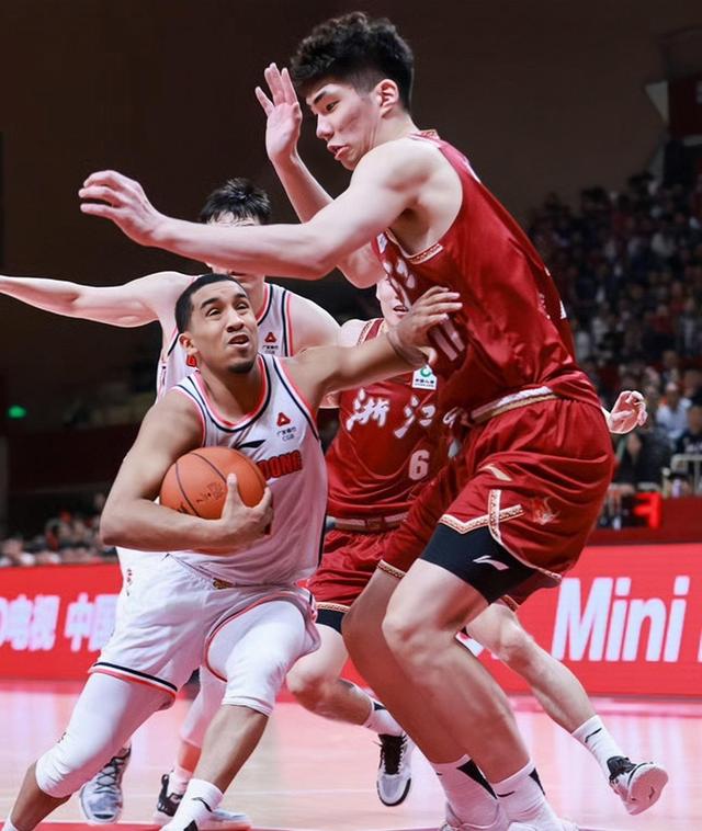 本赛季国内篮球联赛登场惊艳 本赛季国内篮球联赛登场惊艳