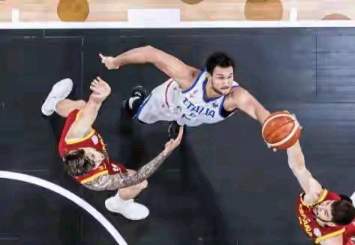 包含意大利男篮翻盘澳大利亚男篮,克莱一己之力扛起全队的词条 包含意大利男篮翻盘澳大利亚男篮,克莱一己之力扛起全队的词条