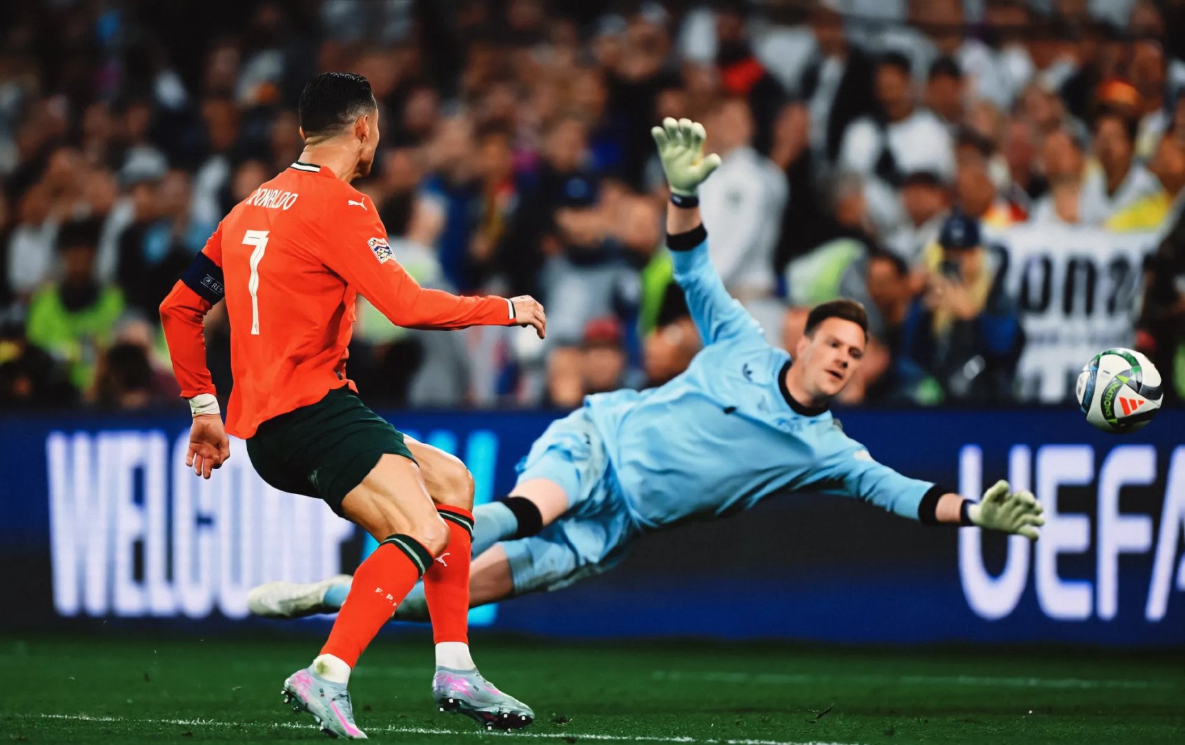 多特蒙德轻取葡萄牙,穆勒统治全场的简单介绍 多特蒙德轻取葡萄牙,穆勒统治全场的简单介绍