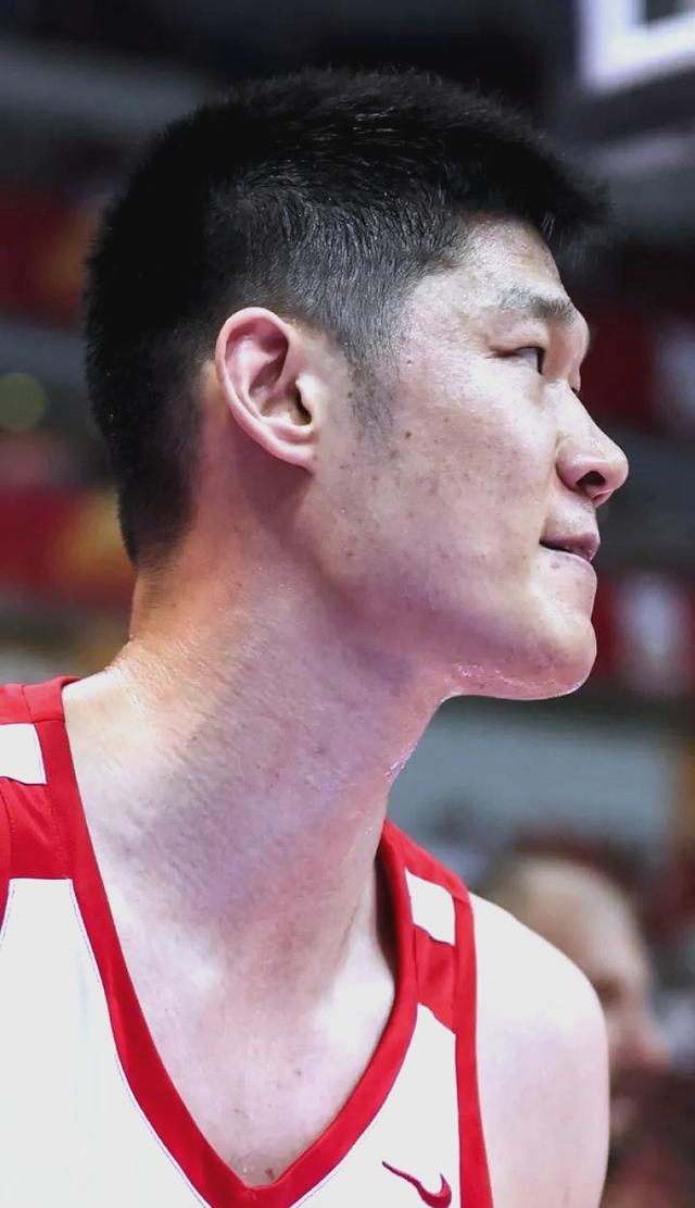 深圳队横扫新疆队，胡金秋惊艳四座